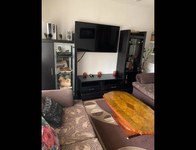 2 BEDROOM TOWNHOUSE FOR SALE IN WINDSOR EAST